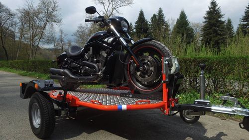 Cochet Uno foldable and lowerable trailer for Motorcycle